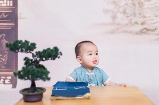 广州借卵试管代怀包男孩宝宝多久可以坐