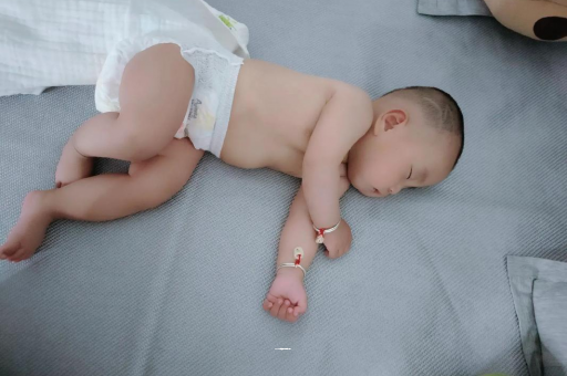 广州借卵试管代怀包男孩宝宝积食发烧怎么处理